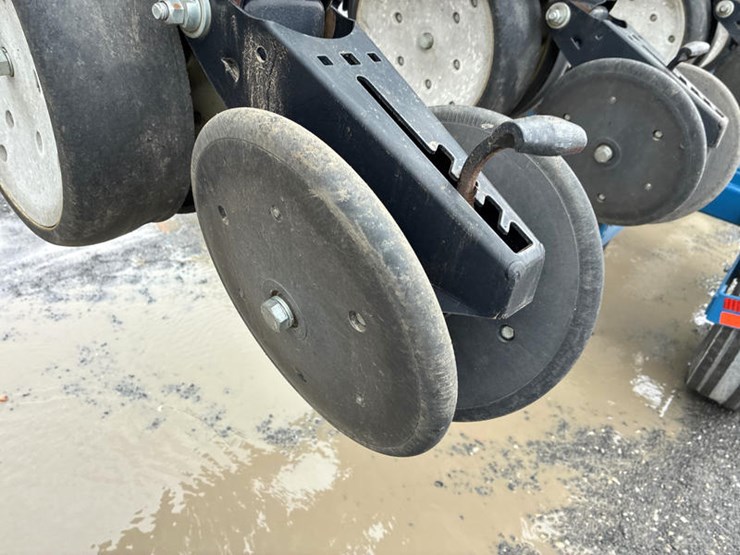 2010-kinze-3600-image-56