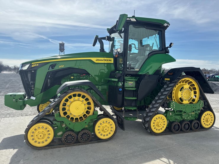 2021-john-deere-8rx-370-image-11