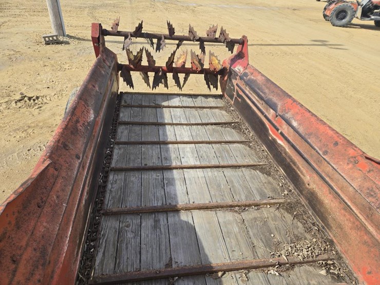 new-holland-513-image-4