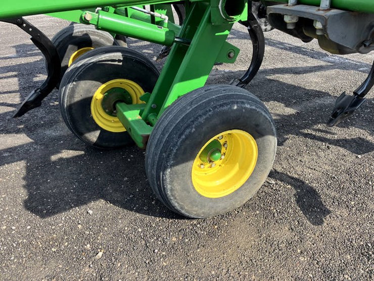 2014-john-deere-2720-image-17