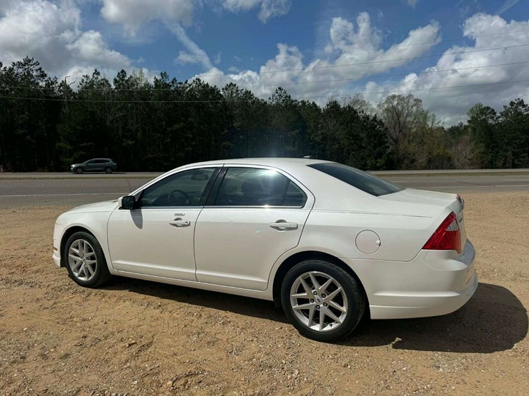 2012-ford-fusion-sel-fwd-4d-sedan-2.5-4cyl.-gasoline-(172,726-miles)-image-4