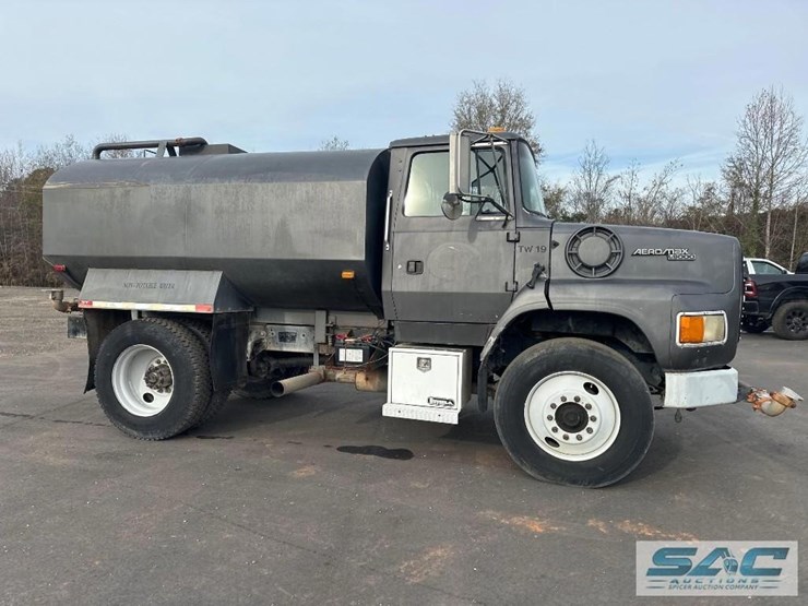 1994-ford-l9000-image-4