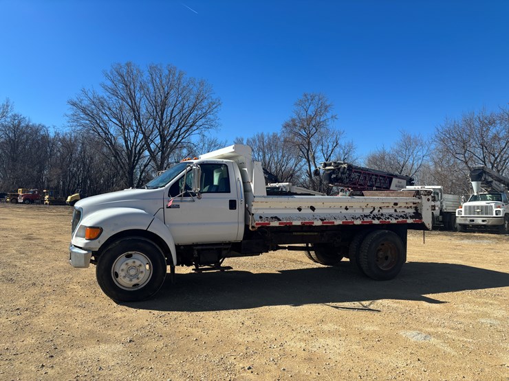 2003-ford-f650-image-1