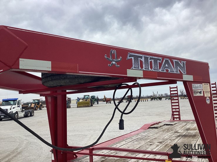 2013-titan-trailer-image-13