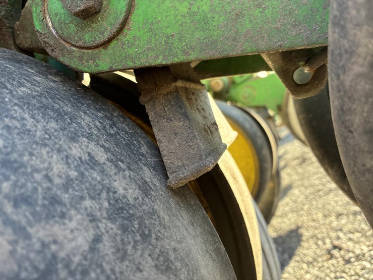 john-deere-7200-image-33