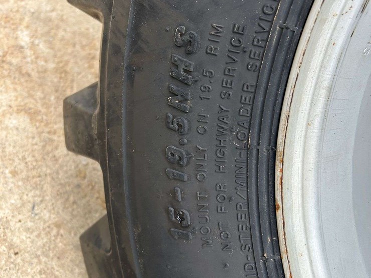 2015-mahindra-1533-image-6