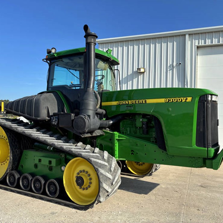 2001 JOHN DEERE 9300T