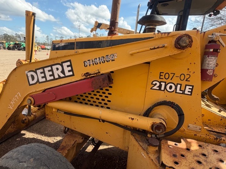 deere-210le-image-10