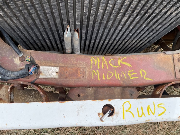 #4226-•-mack-midliner-6-cylinder-diesel-engine-image-12