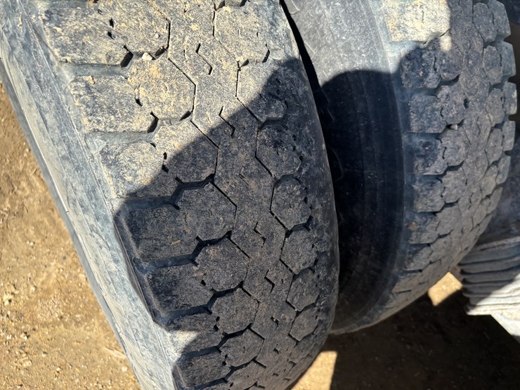 2009-peterbilt-340-image-93