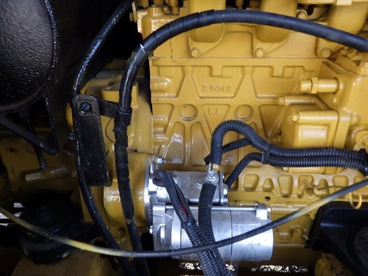 caterpillar-305.5-image-12