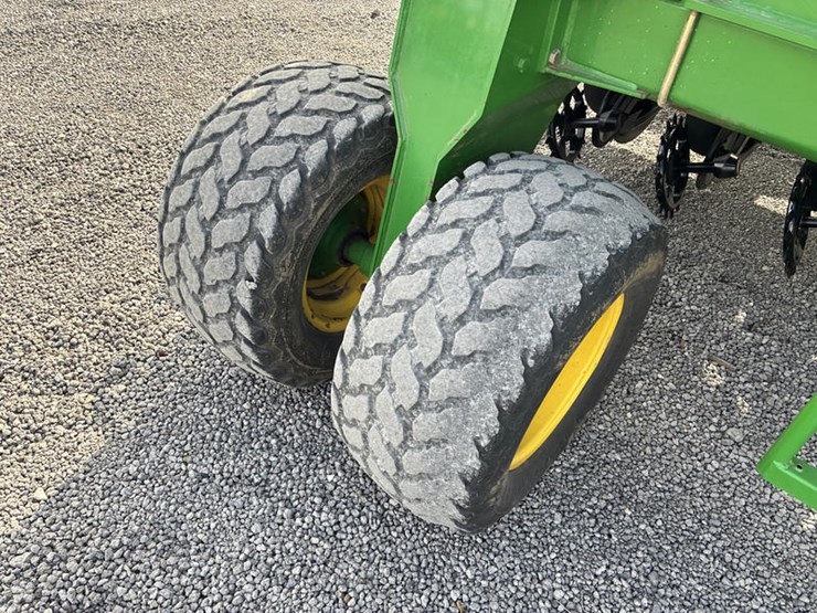 2005-john-deere-1690-image-54