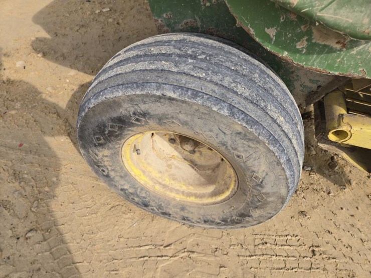 john-deere-336-image-13