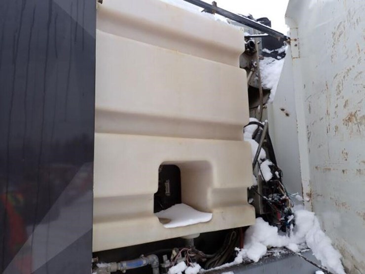 2004-gmc-t7500-image-52