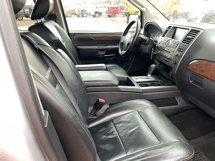 2012-nissan-armada-image-18