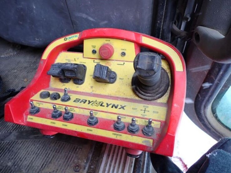 2011-peterbilt-365-image-35