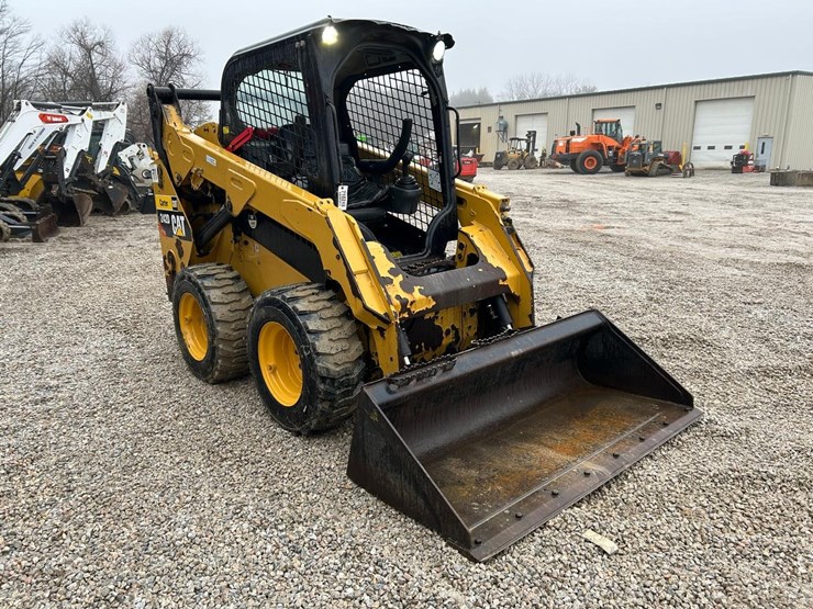 2019-caterpillar-242d-image-6
