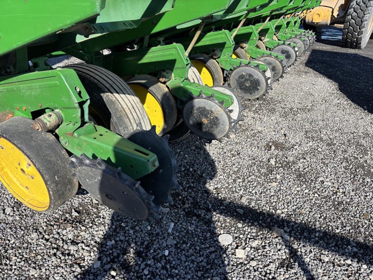john-deere-7000-image-8