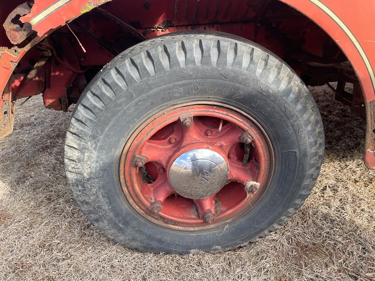 1951-mack-fire-apparatus-image-7