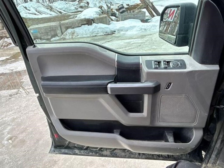 2016-ford-f150-xlt-image-19