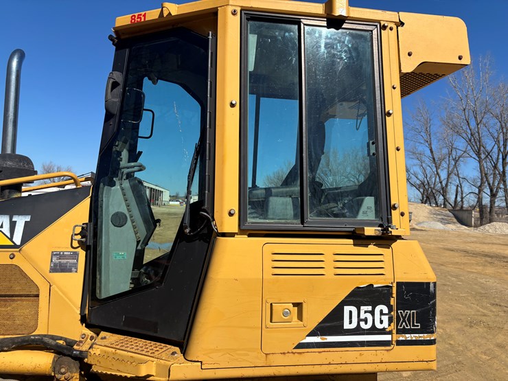 2005-caterpillar-d5g-xl-image-11
