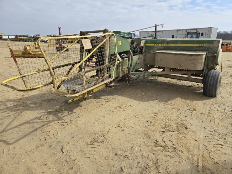 john-deere-336-image-10