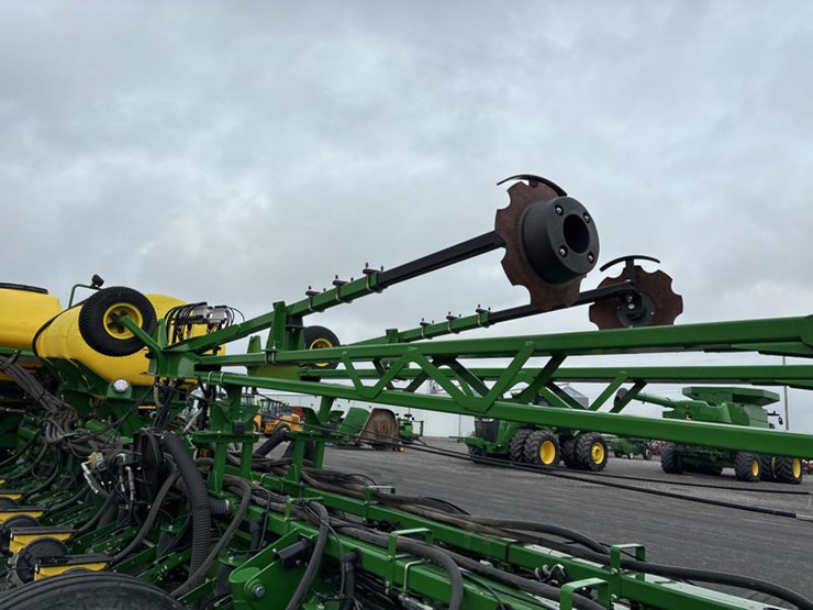 2019-john-deere-1775-image-18