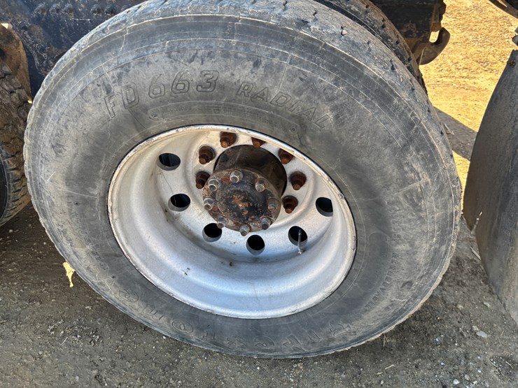 2009-peterbilt-340-image-94