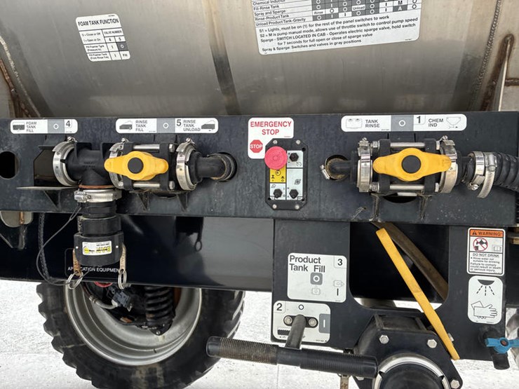 2015-case-ih-patriot-3340-image-40