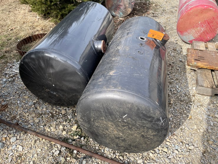 #4264-•-(2)-aluminum-fuel-tanks-image-3