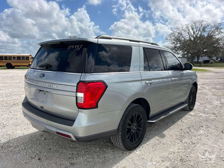 2022-ford-expedition-image-3