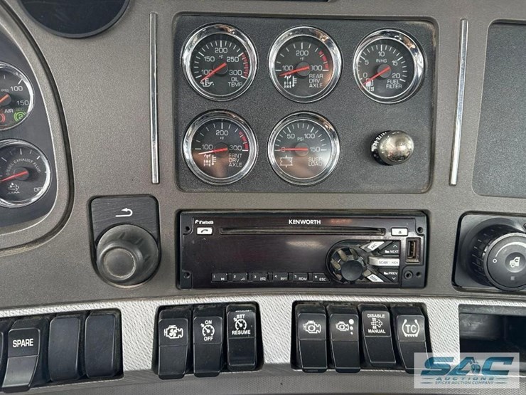 2015-kenworth-t880-image-10