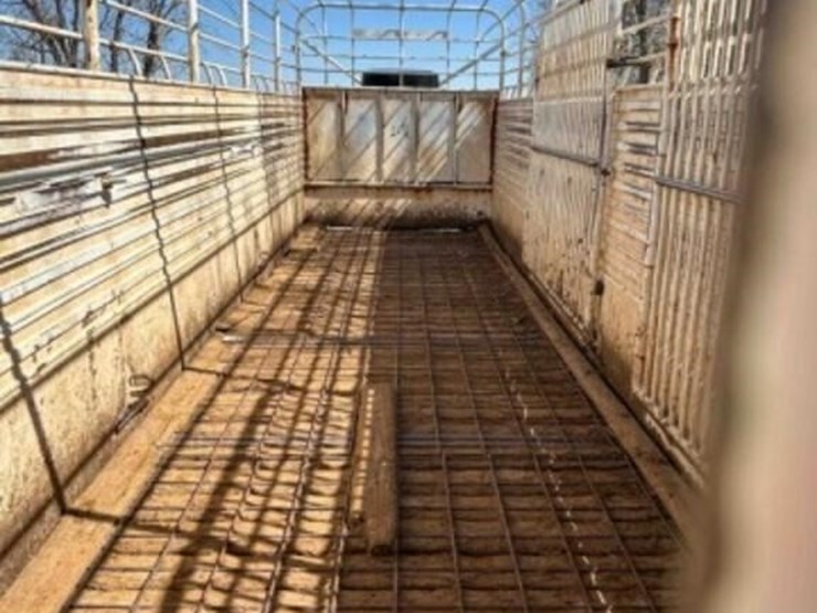 24’-x-6’-gooseneck-livestock-trailer-image-11