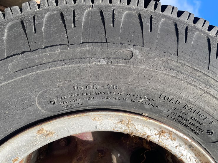 #4205-•-autocar-day-cab-semi-tractor,-(has-title)-image-13