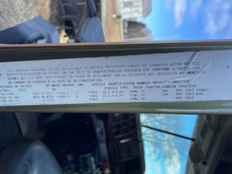 #4223-•-2002-mack-cx613-semi-tractor-sleeper-cab-image-18