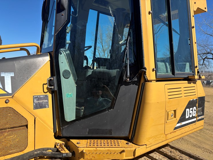 2005-caterpillar-d5g-xl-image-9