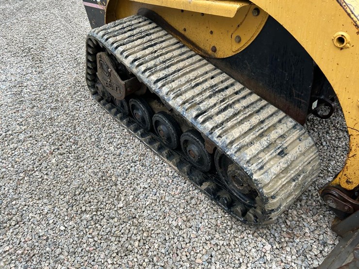 caterpillar-247b-image-12