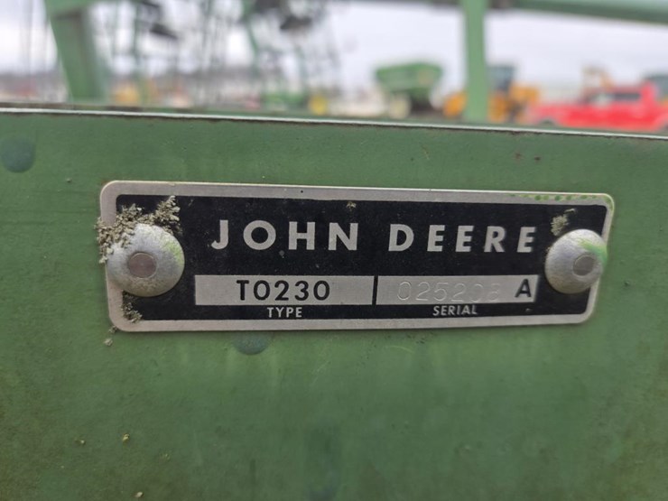 john-deere-230-image-5