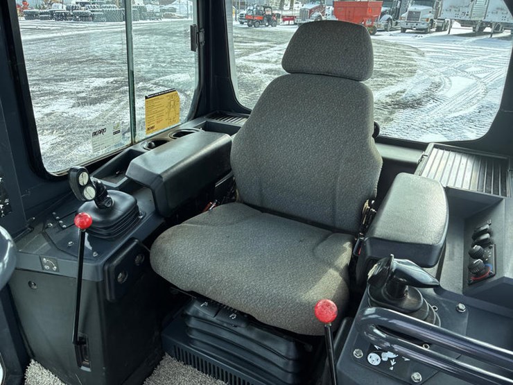 2020-john-deere-2020-image-48