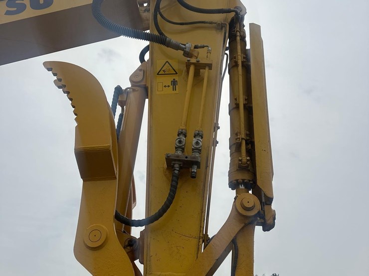 2022-komatsu-pc210-lc-image-13