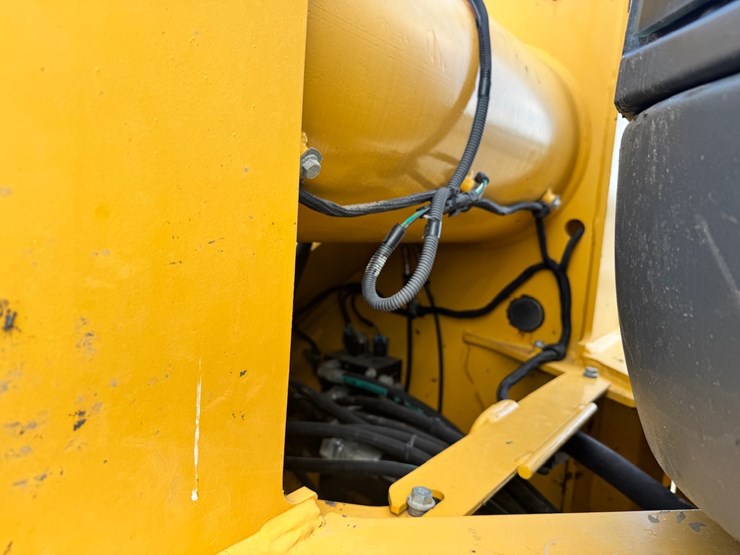 2015-deere-544k-image-29