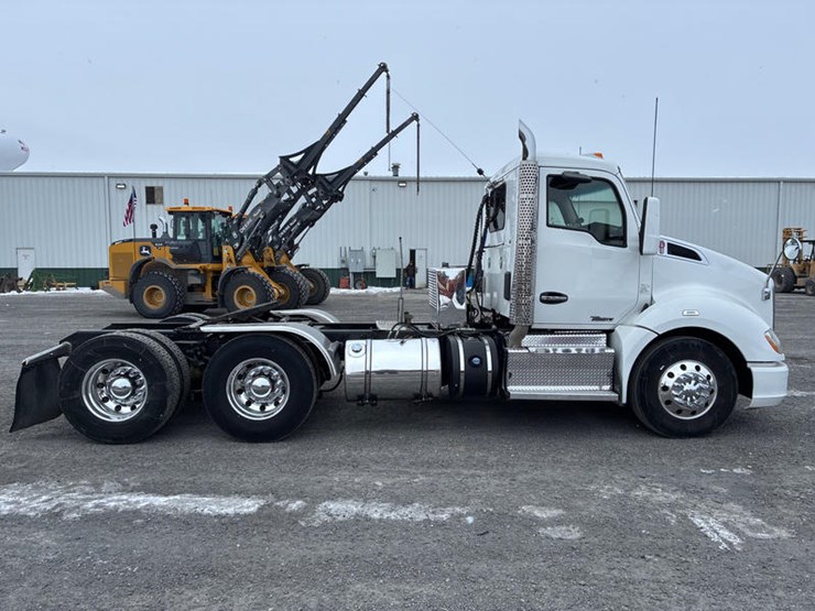 2016-kenworth-t680-image-7