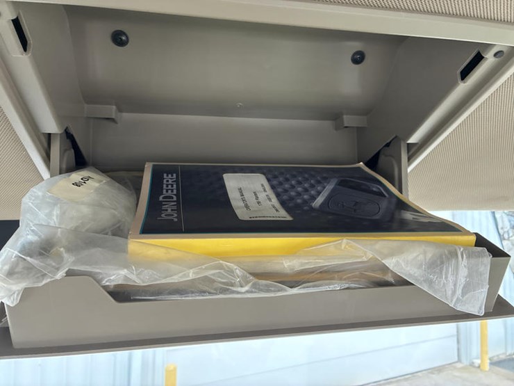 2021-john-deere-8rx-410-image-97