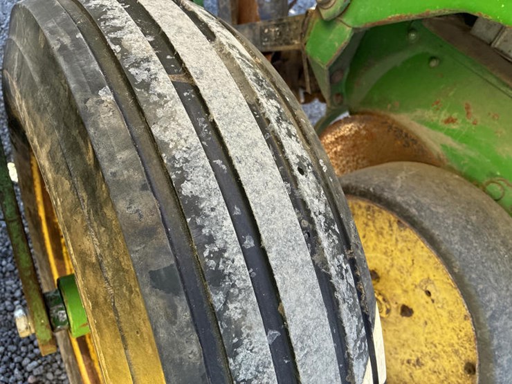 john-deere-7200-image-46