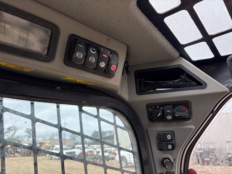 2015-caterpillar-299d-image-15