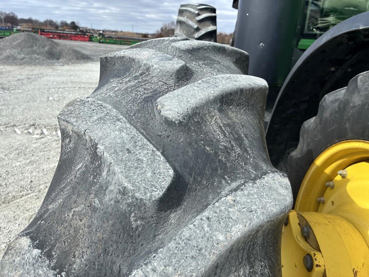 2013-john-deere-8335r-image-49