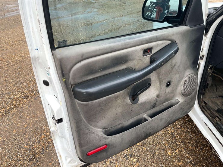 2002-chevrolet-silverado-1500-image-10