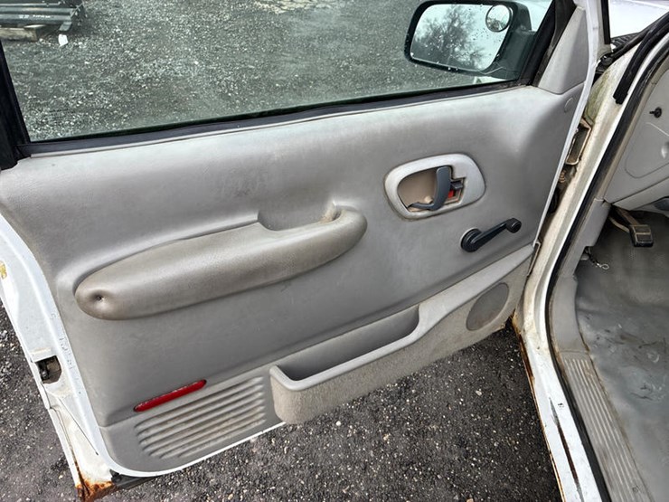 2000-chevrolet-2500-image-36