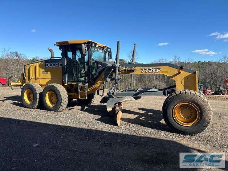 2011-deere-772g-image-1