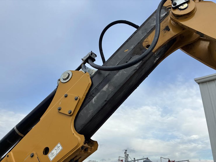 2017-caterpillar-415f2-image-84